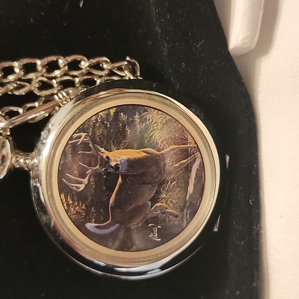 AL Cagney BY AVON pocket Watch With deer Inside And Outside + Chain